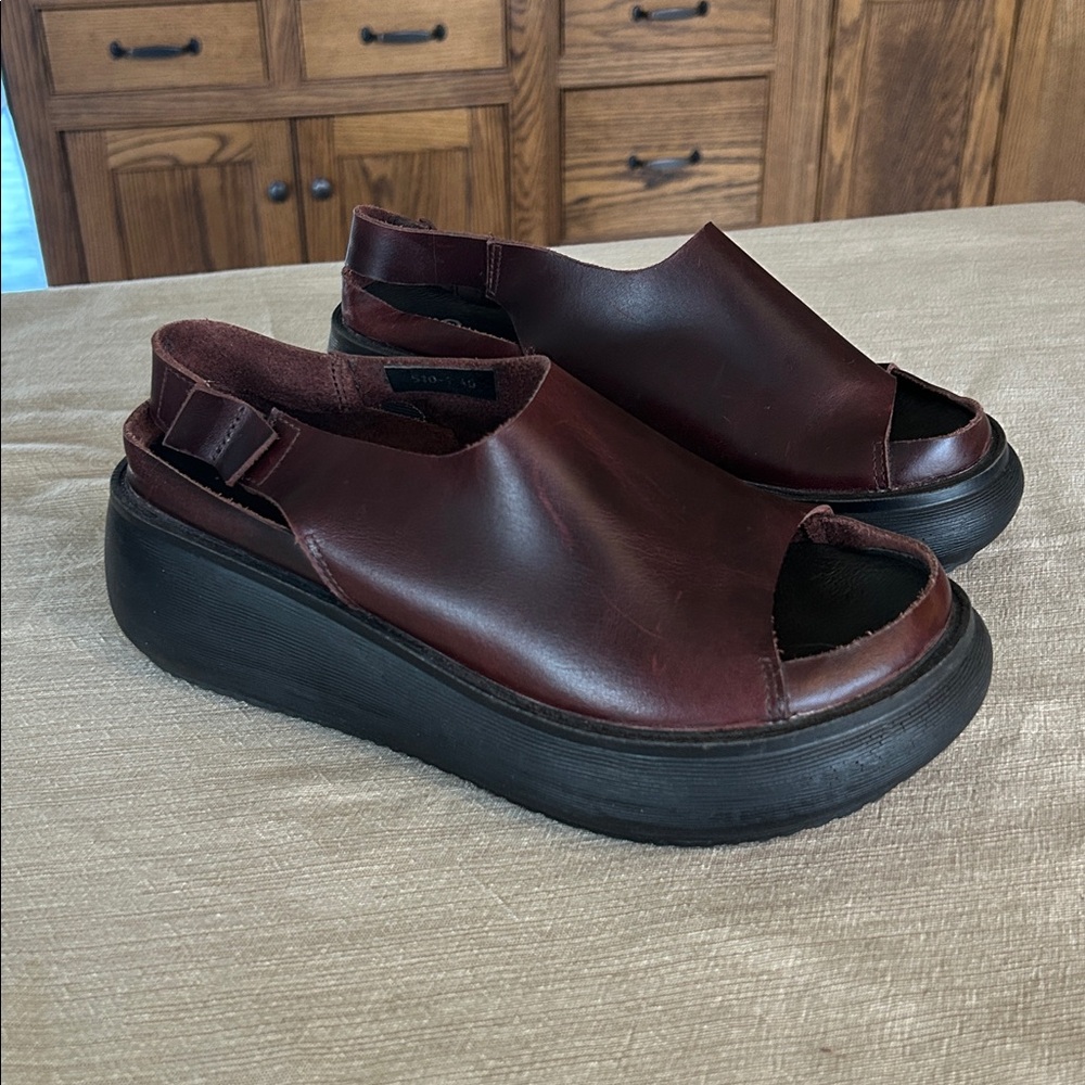 W9 Chou Le Brown Handmade Leather Platform Sandals